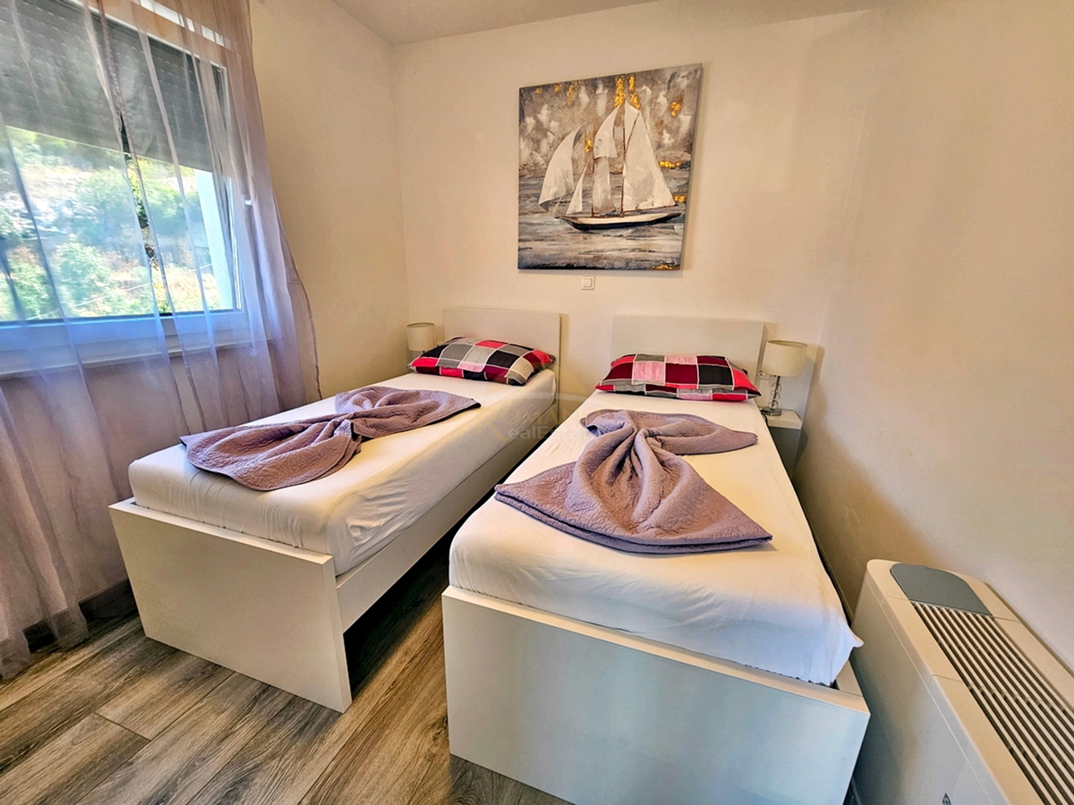 Casa di lusso a Čiovo - Mastrinka con 3 appartamenti e vista aperta sul mare